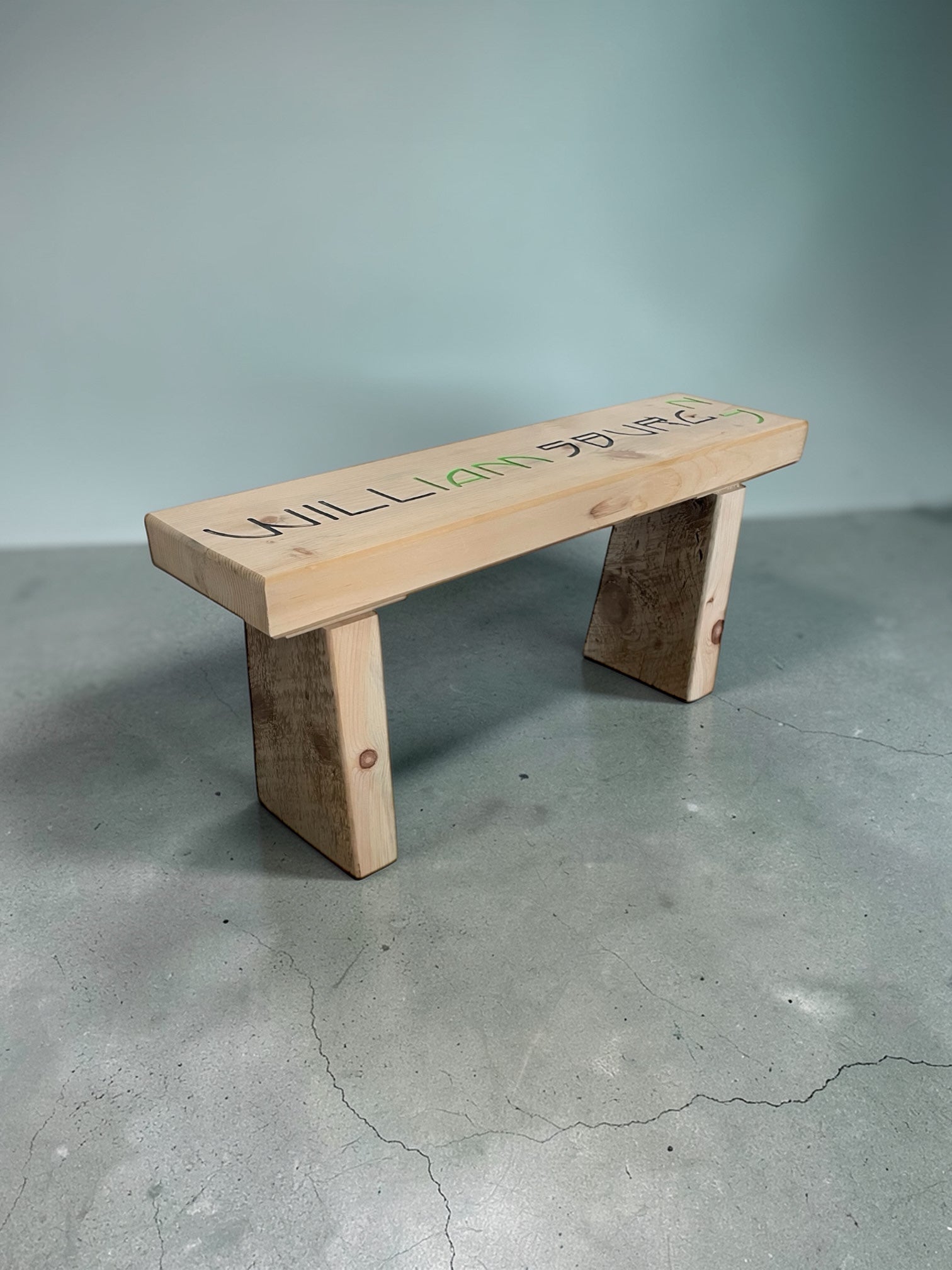 I’m Williamsburg Bench